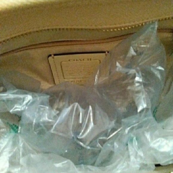 COACH TOTE BAG AND WALLET SET NWOT - Picture 4 of 11